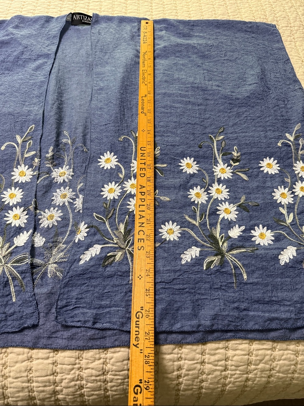 Artizan Robin Barré Embroidered Daisy Shawl Wrap | Blue | One Size - Picture 8 of 8